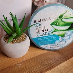 The Face Shop Jeju Aloe Fresh Ice Soothing Gel